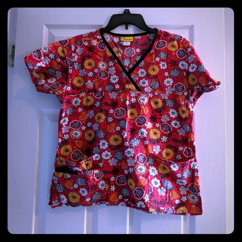 Flower scrub top